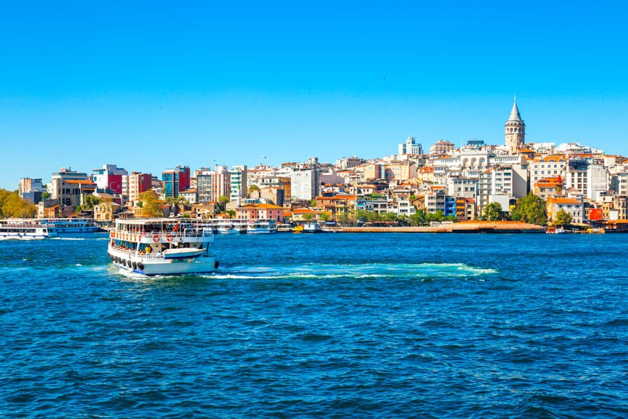 Los pasos en Turquía con 4 noches de crucero y tarde en París 2027